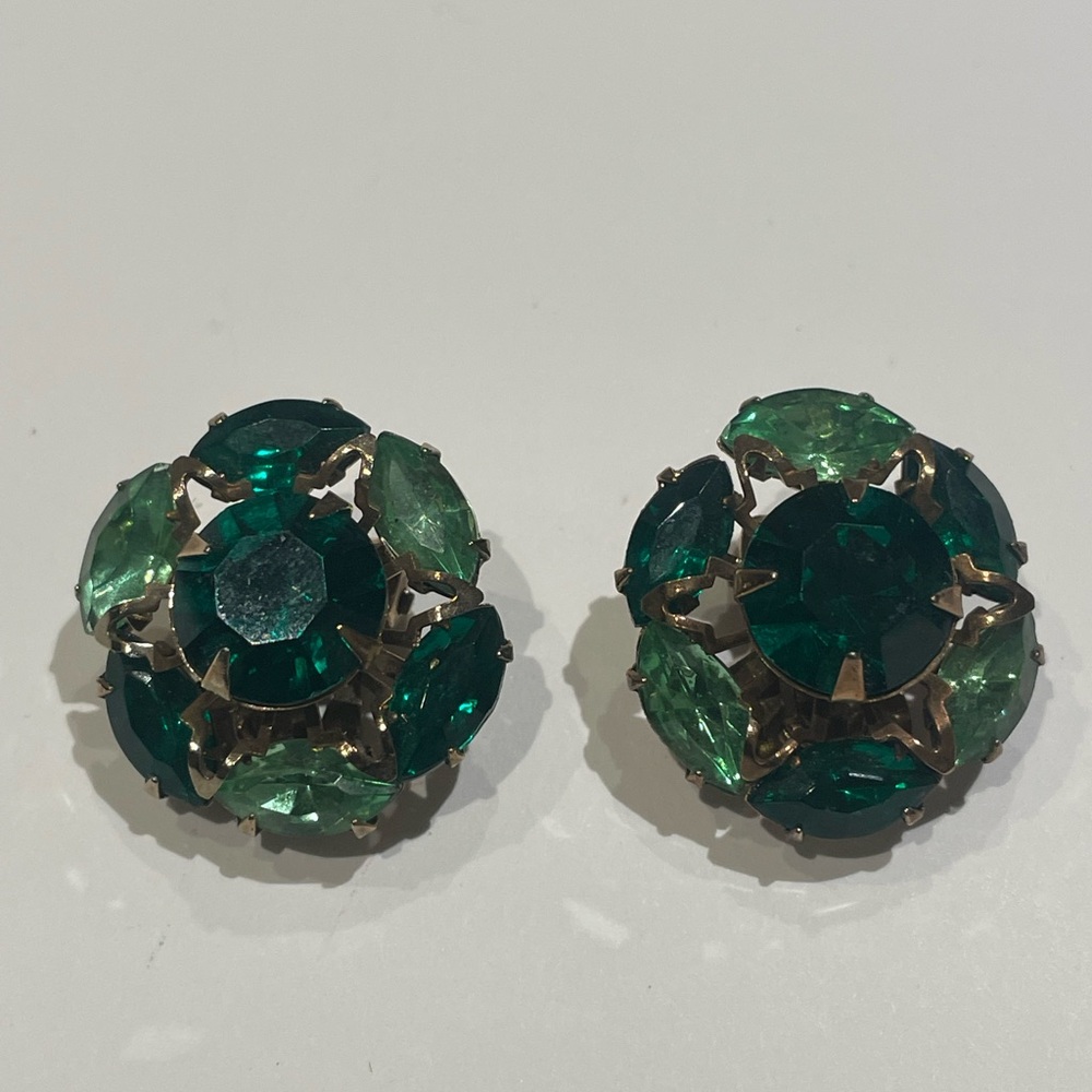 Elegant EMERALD Green Crystal Earrings